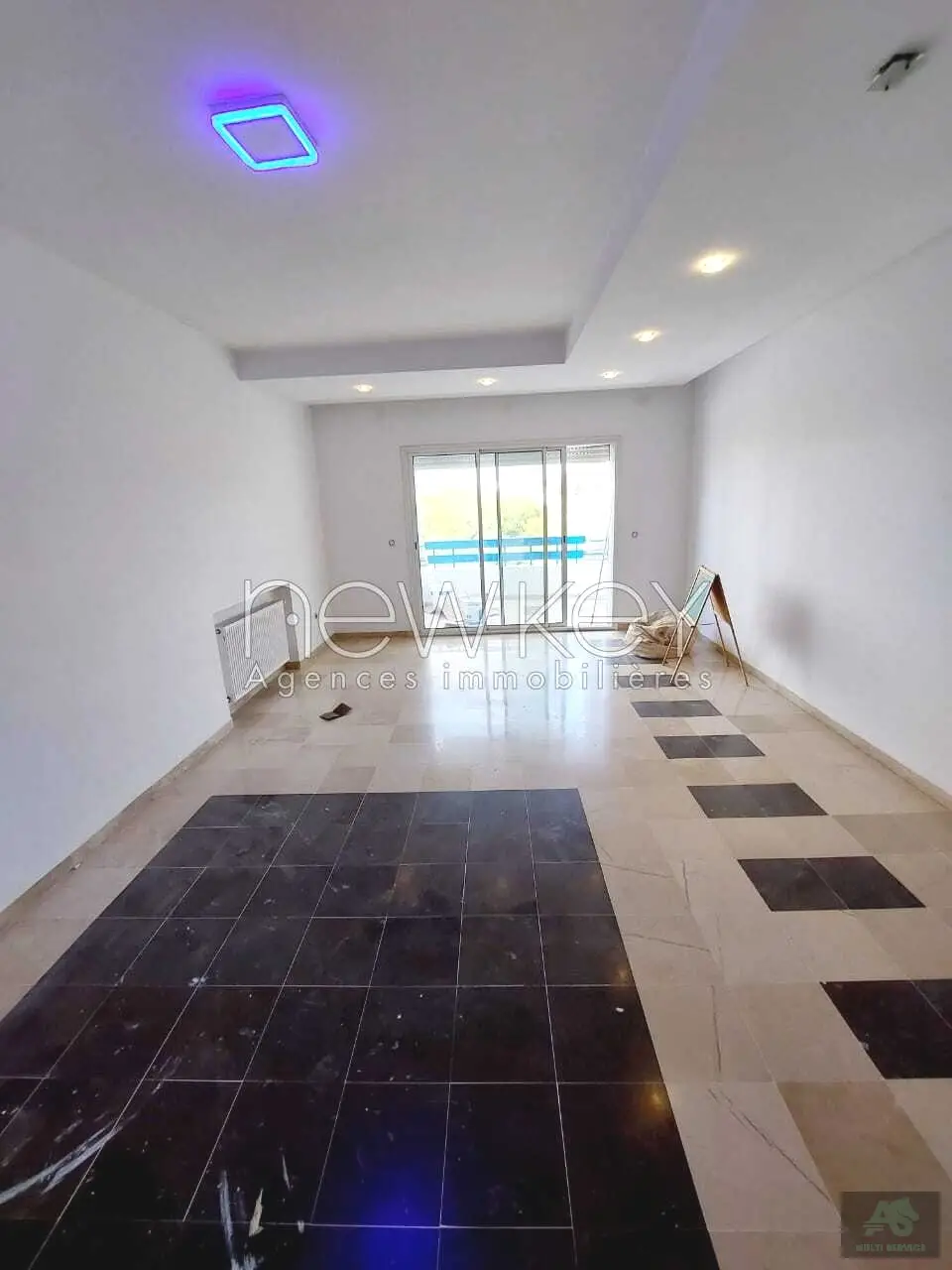 Appartement S+3 vide à Sidi Daoued