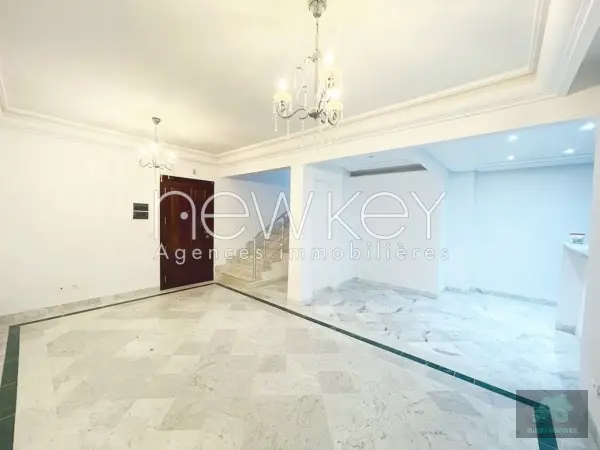 Coquet Duplex S2 à vendre à La Soukra