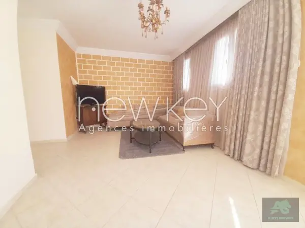 Un étage de villa S3 à louer à La Soukra