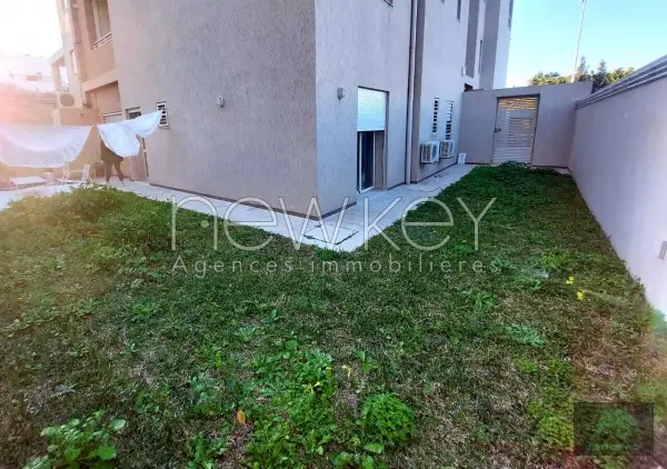 Appartement s2 vide avec jardin