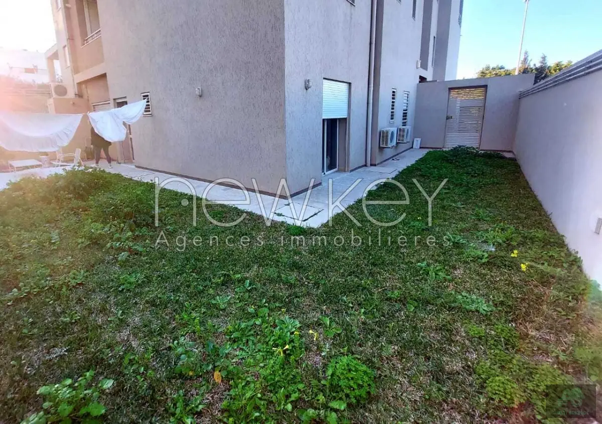 Appartement s2 vide avec jardin