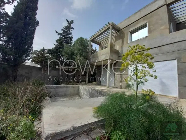 villa s+3 inchavée à la Marsa