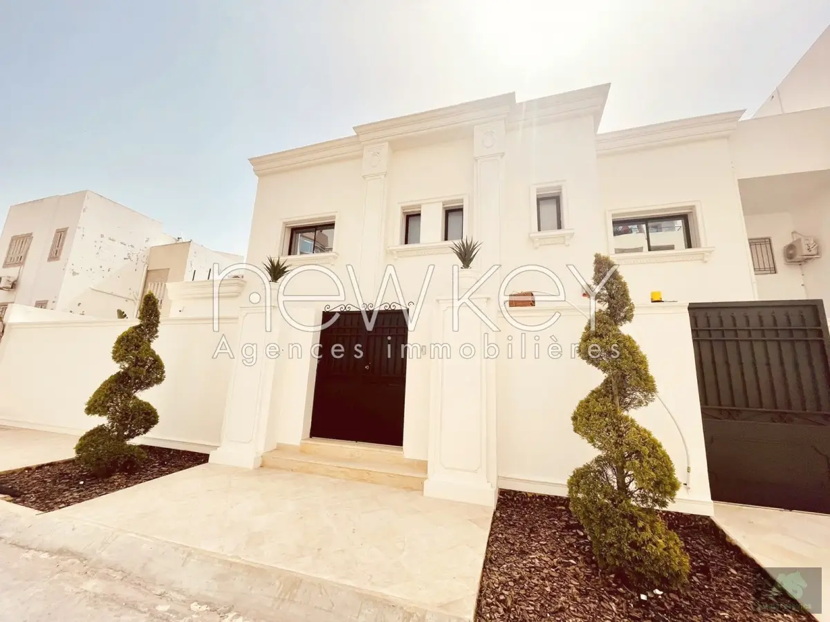 Splendide Villa Neuve à vendre à L'Aouina
