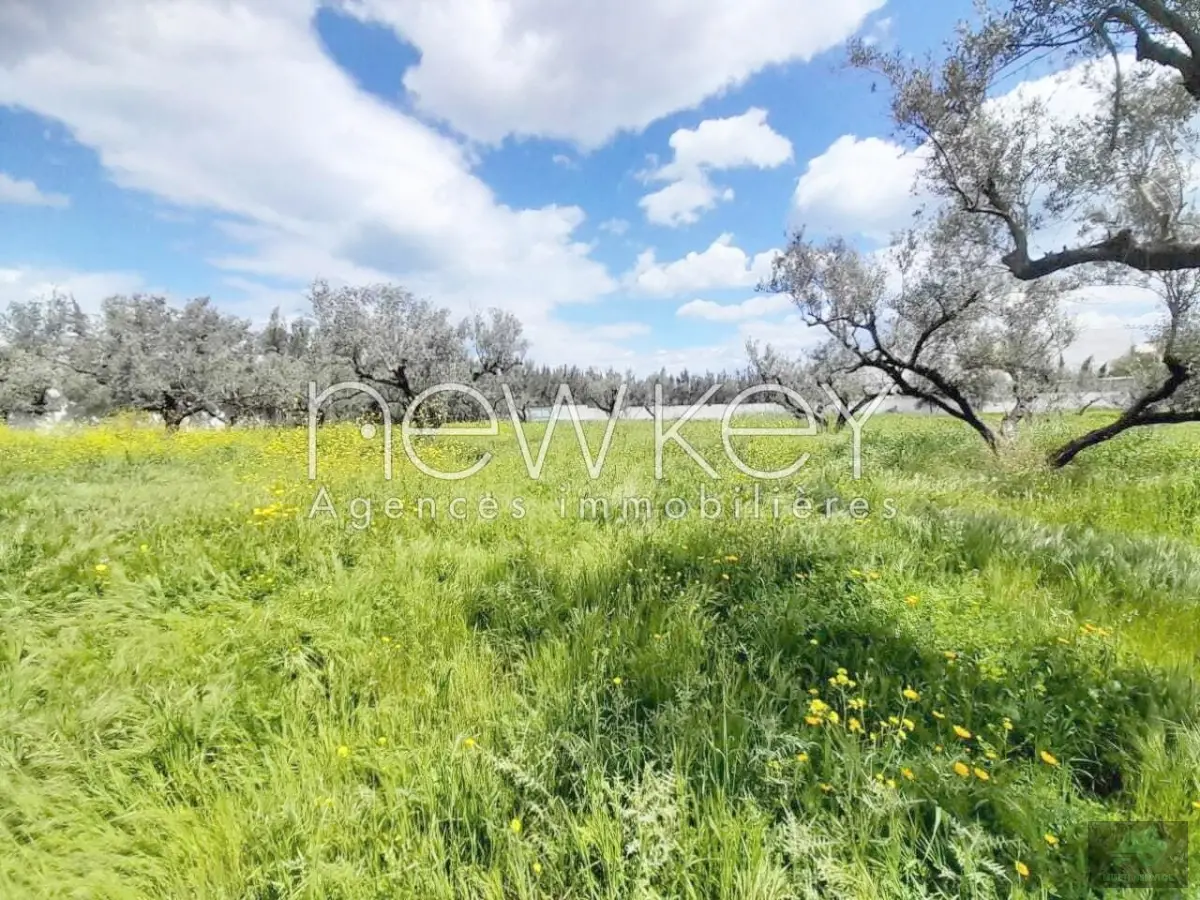 Un rez-de-chaussée S2 avec jardin à La Soukra