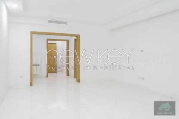 Appartement S3 Jamais habité près de Carrefour à La Soukra