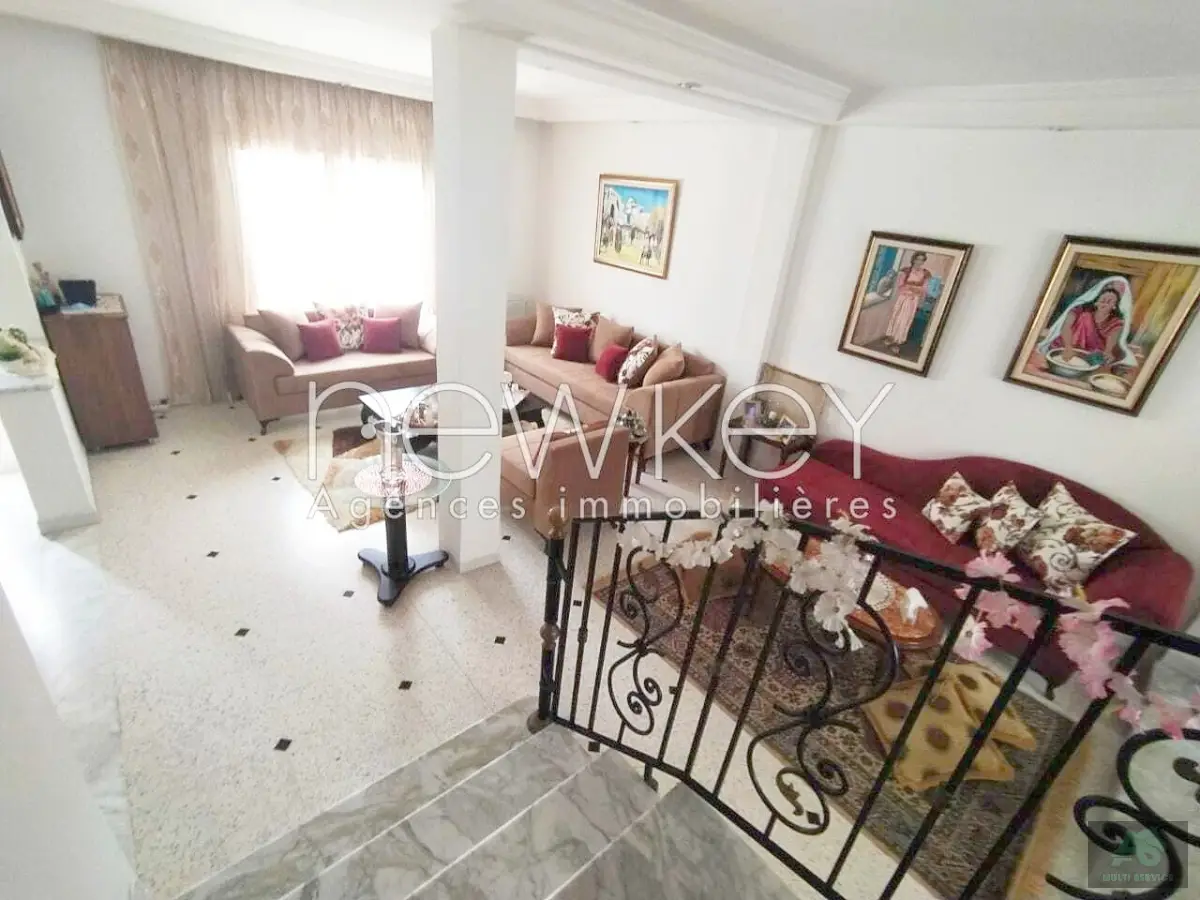 Une Villa jumelée S+4 à vendre à La Soukra
