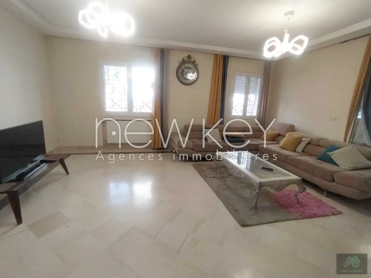 Un Appartement S3 avec jardin à vendre à La Soukra