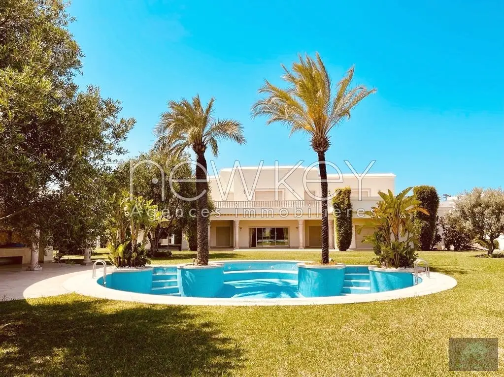 Une Somptueuse Villa de Maître à vendre à La Soukra