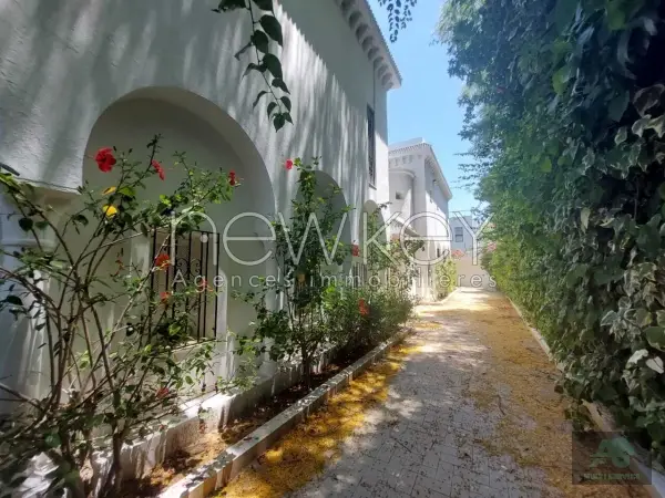villa s+5 à Gammarth