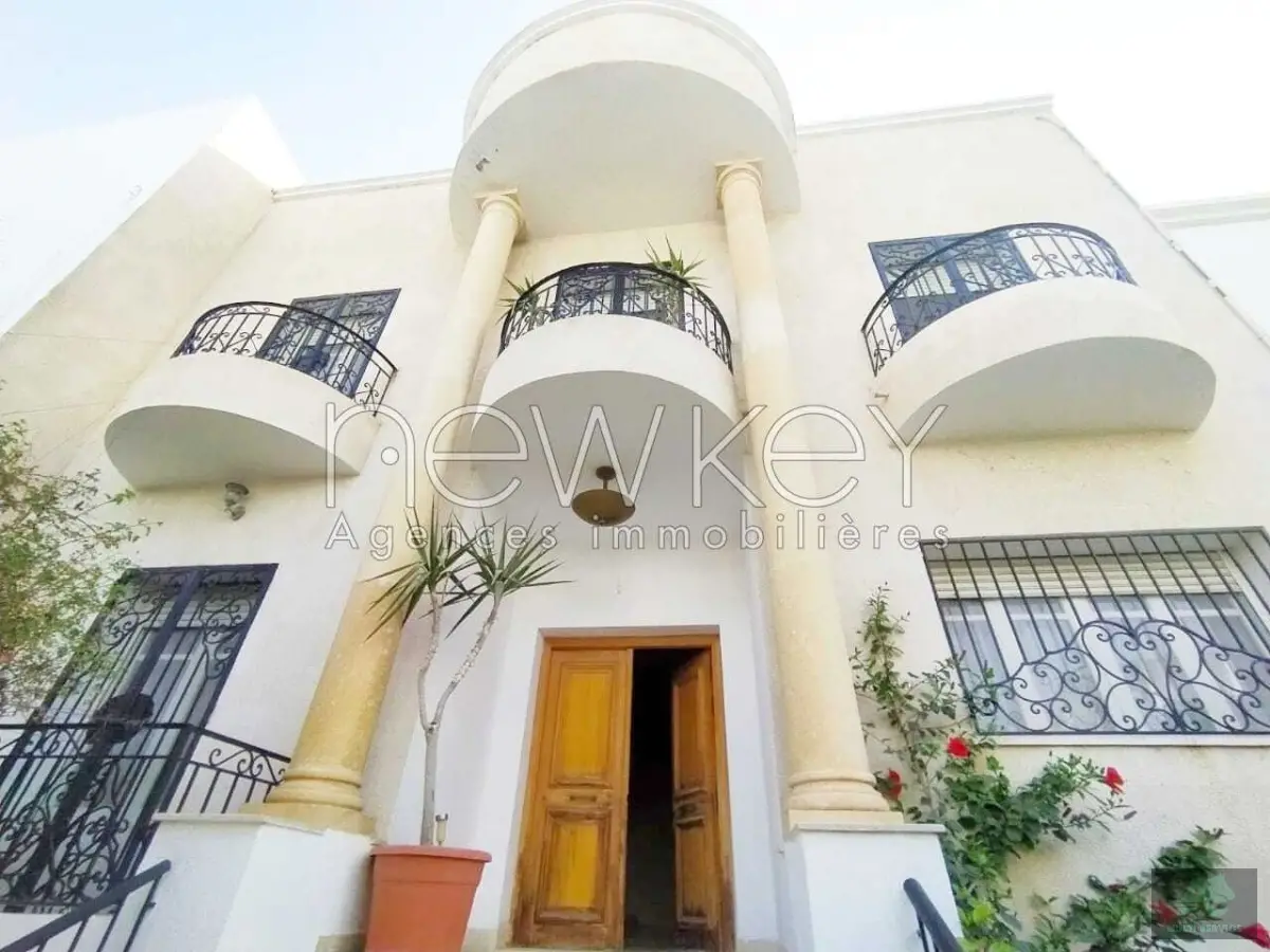 Une Villa jumelée à vendre à La Soukra