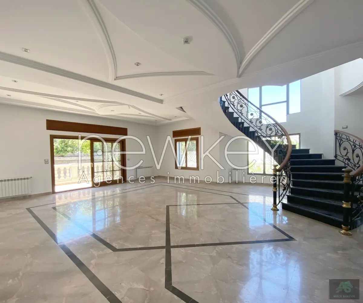 Une Belle Villa avec piscine à louer à Ain Zaghouan