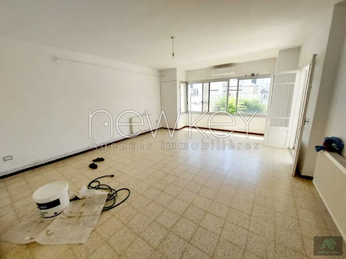 Etage de villa s5 à Marsa plage