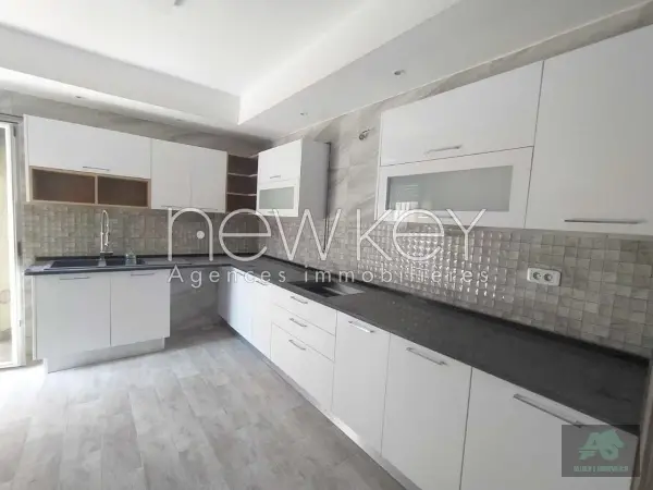 Un immeuble R+2 à vendre à La Soukra