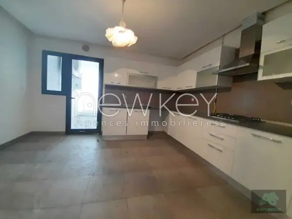 Bel Appartement S+3 avec chambre de service à Ain Zaghouan Nord