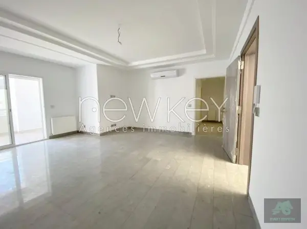 Bel Appartement S+3 à louer à La Soukra