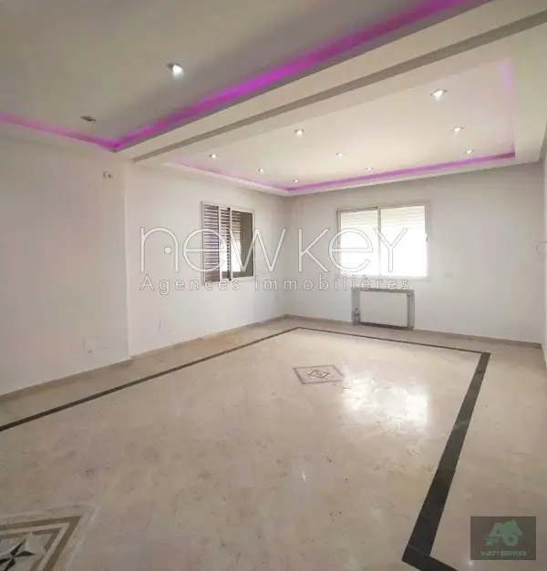 Un étage de villa S+3 au Bhar Lazreg