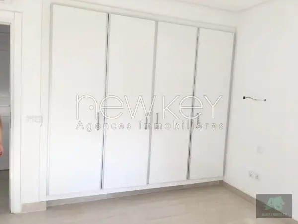 Triplex Haut Standing S+4 à La Soukra
