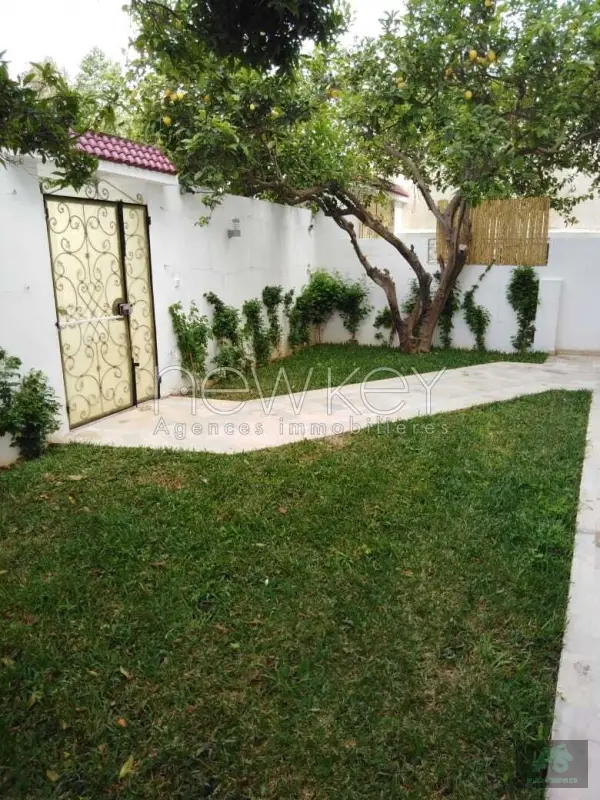 Rez De Chaussez de villa s+3 à la marsa