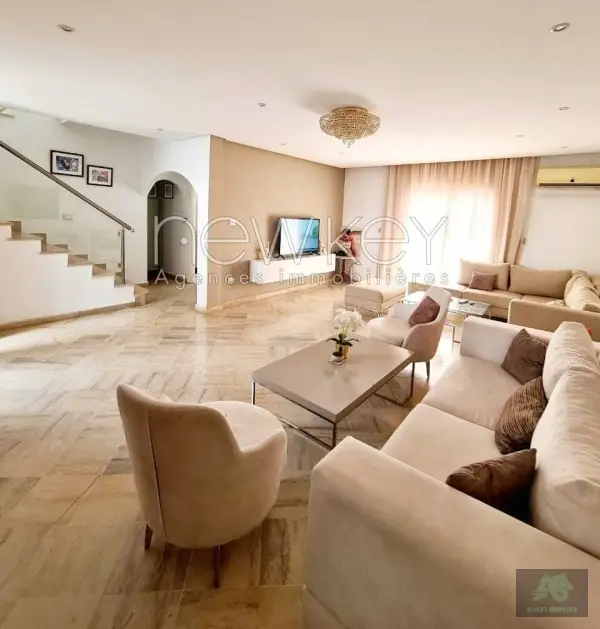Une Villa Jumelée S+3 à vendre aux Jardins de L'Aouina