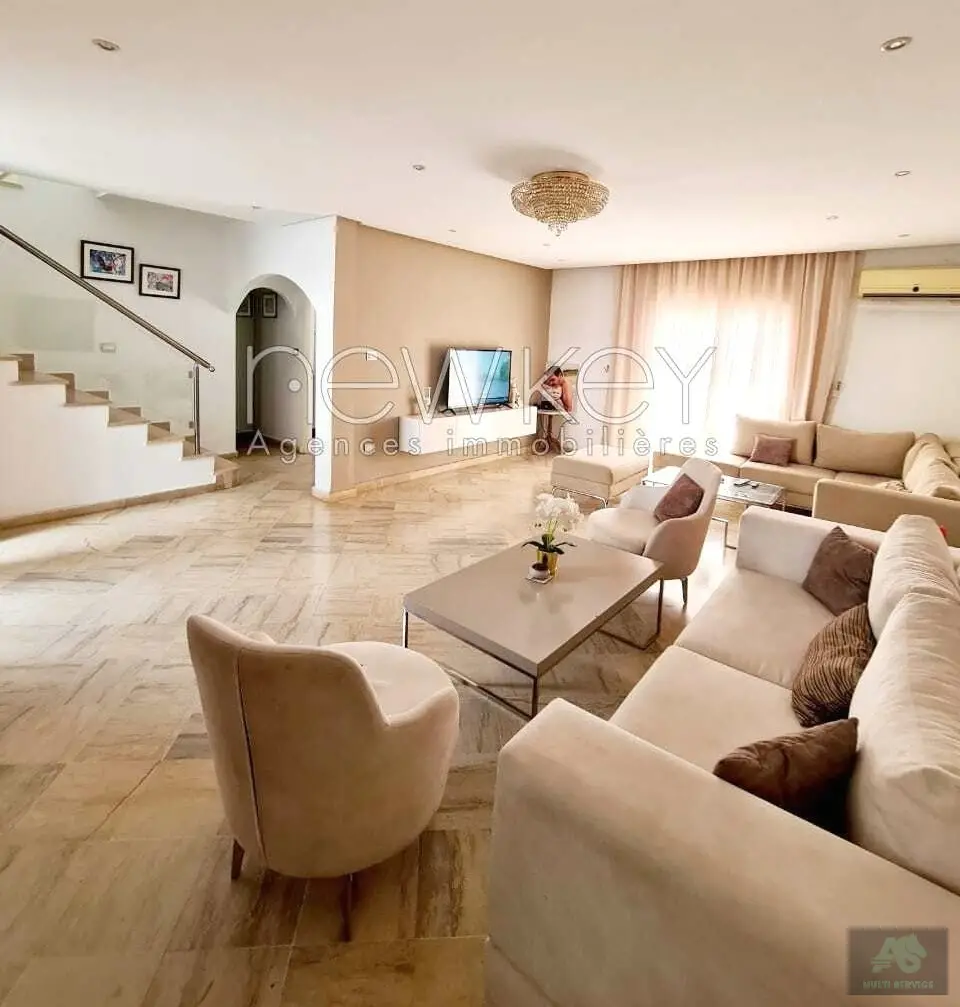 Une Villa Jumelée S+3 à vendre aux Jardins de L'Aouina