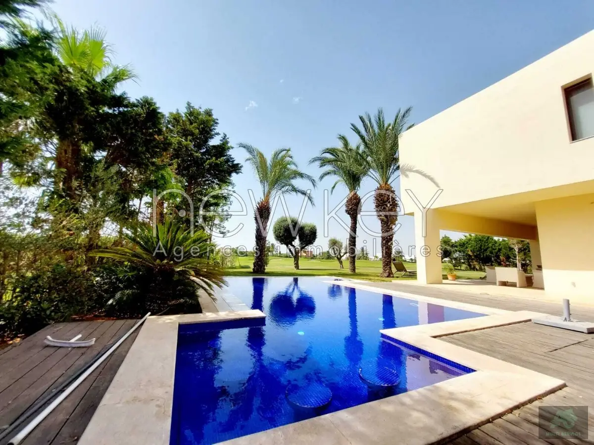 Rez-de-chaussée d'une villa au Golf