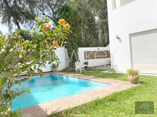 Une Belle Villa S+4 avec piscine à vendre à La Soukra