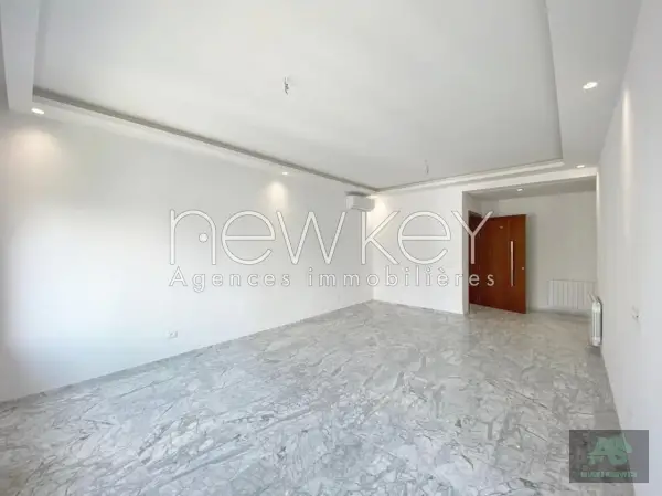 Un Bel Appartement S+3 avec terrasse à louer chotrana 1