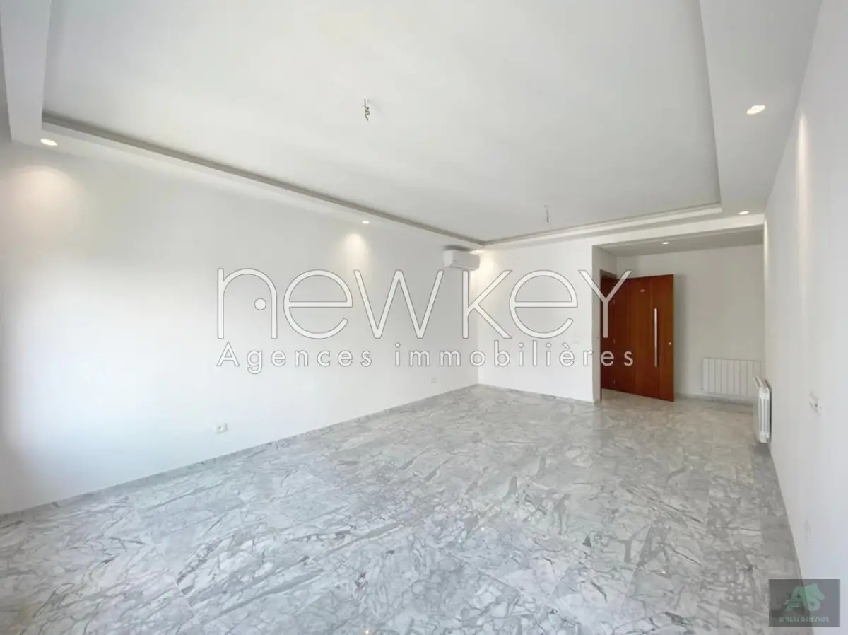 Un Bel Appartement S+3 avec terrasse à louer chotrana 1