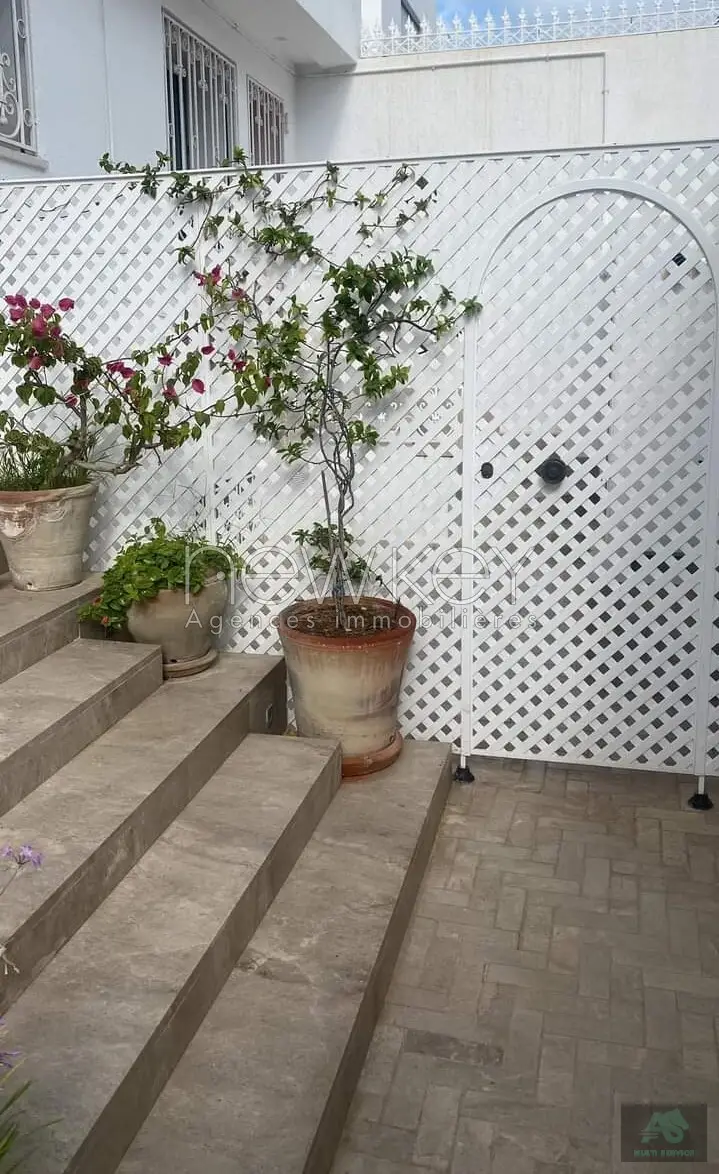 Triplex S+5 à louer à la Marsa