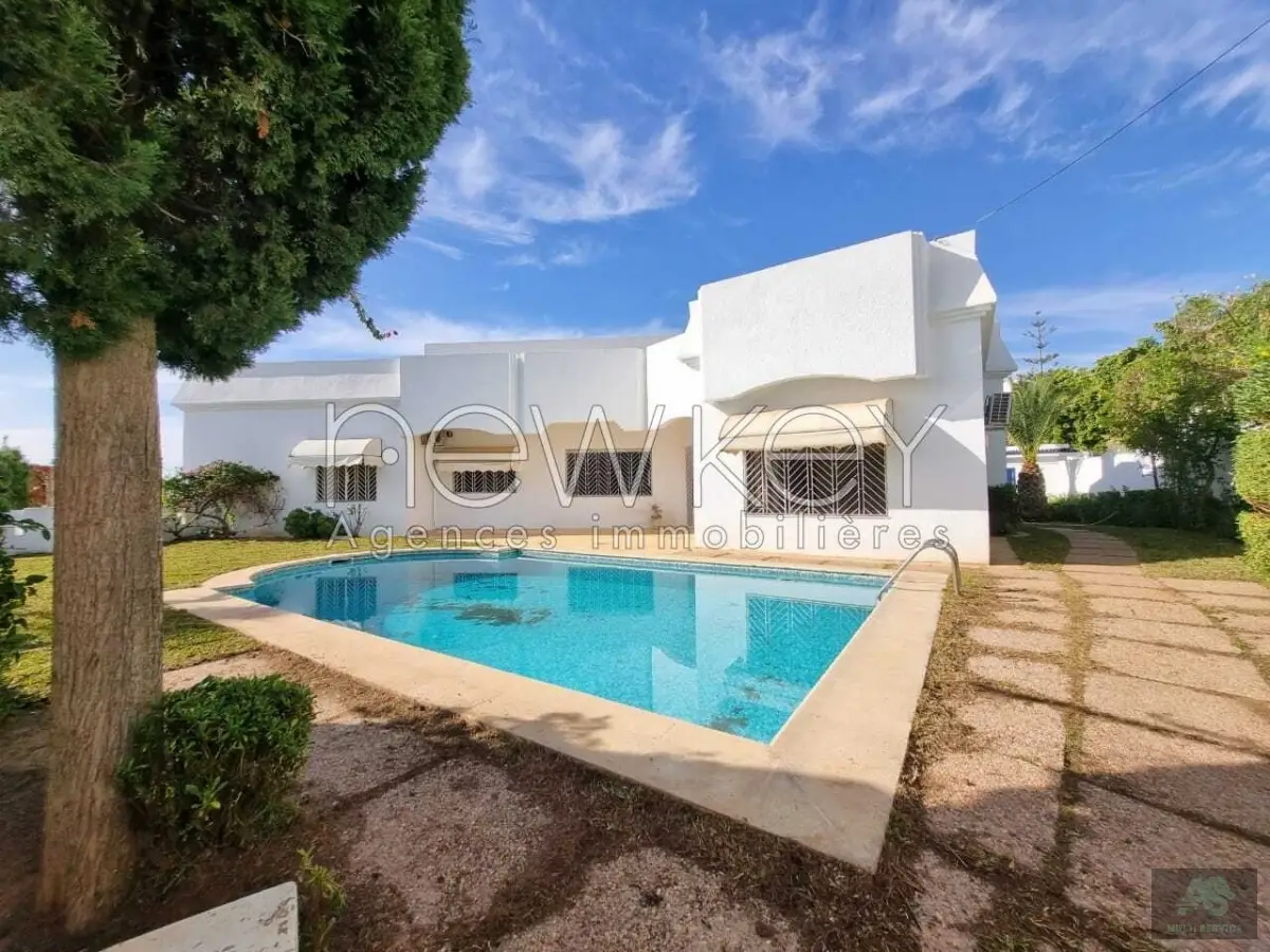 Belle villa avec piscine à Gammarth
