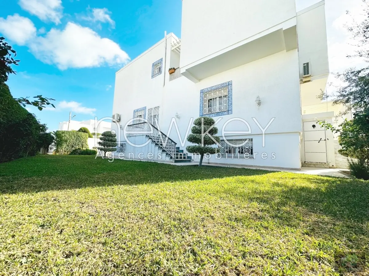 Une Somptueuse Villa à vendre aux Jardins De L'Aouina