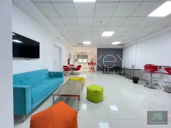 Immeuble de 2800m² à louer à la zone d'activité kheireddine
