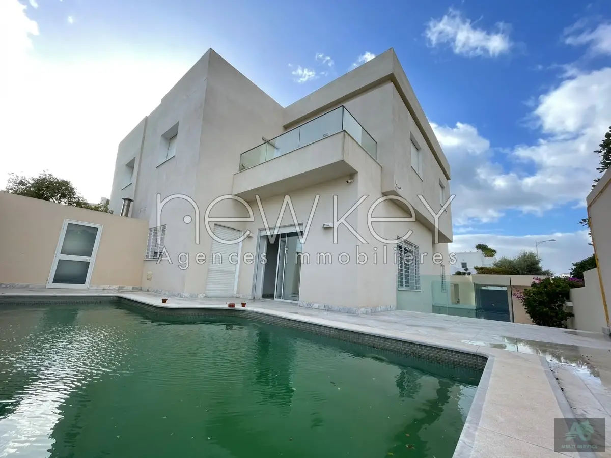 Villa moderne avec piscine et jardin à louer aux Berges du Lac 2