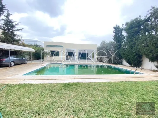 Une Superbe Villa prés du parc à louer à La Soukra