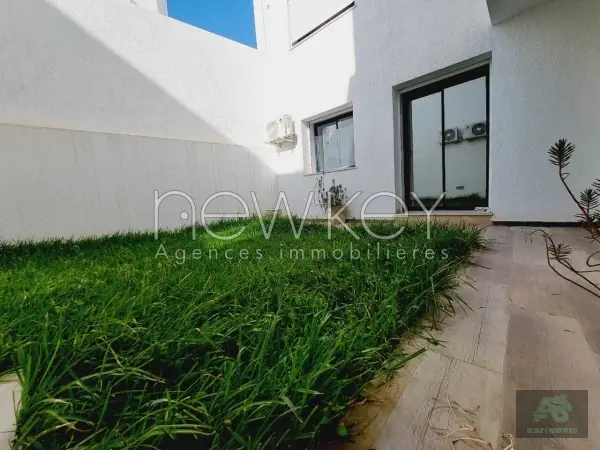Magnifique rez de jardin S+2 à louer