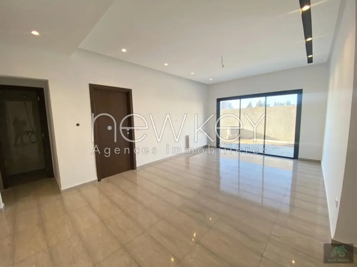 Un Appartement S+2 avec jardin à vendre à Chotrana 1