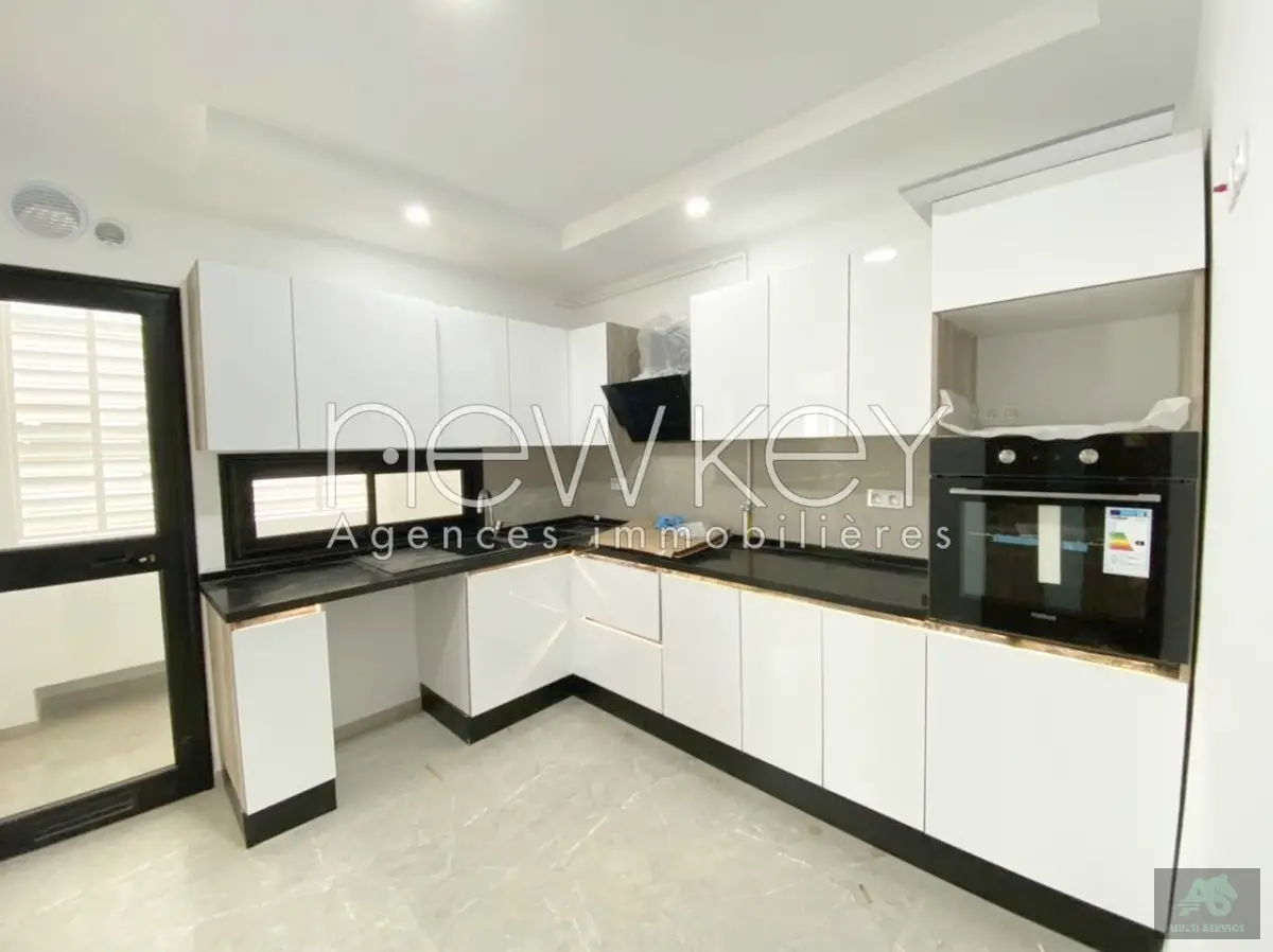 Un Bel Appartement S+3 à vendre à La Soukra