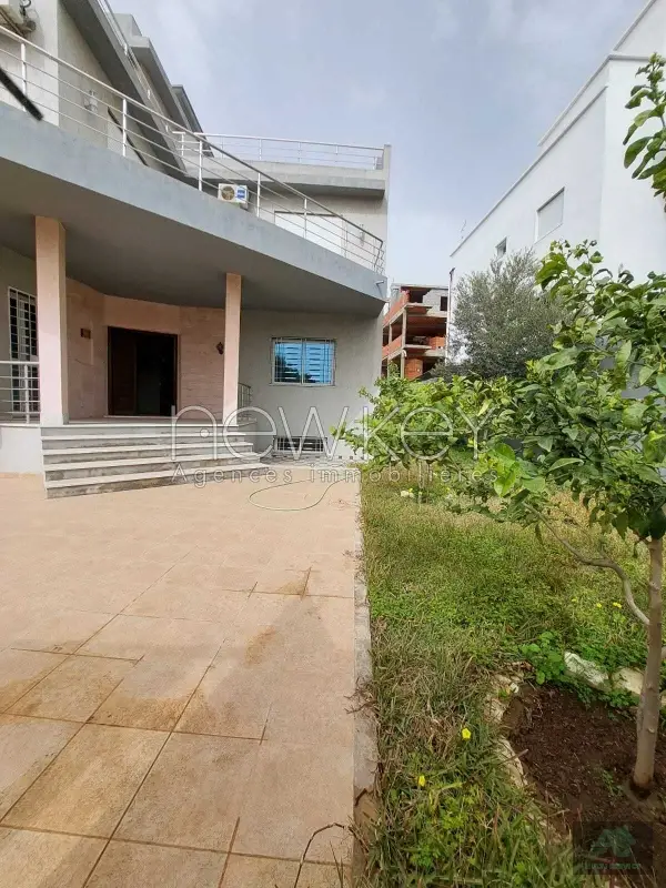 Magnifique Triplex S+5 à Sididaoued