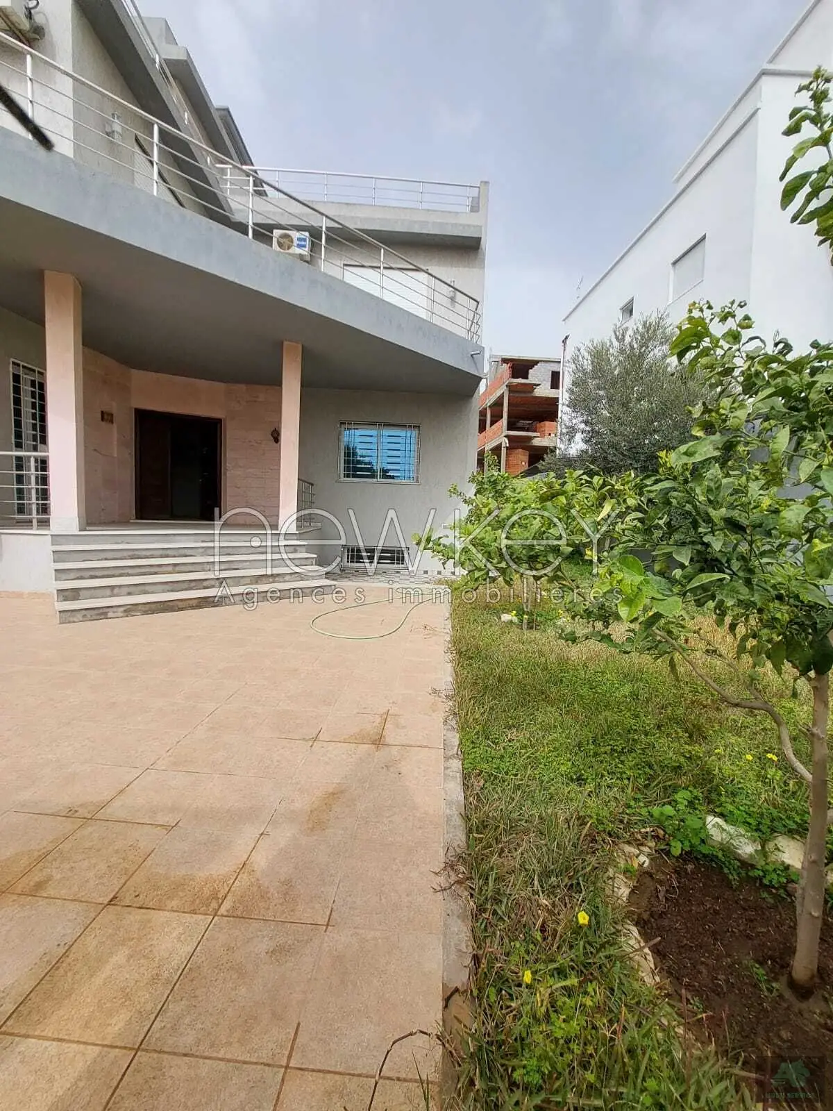 Magnifique Triplex S+5 à Sididaoued