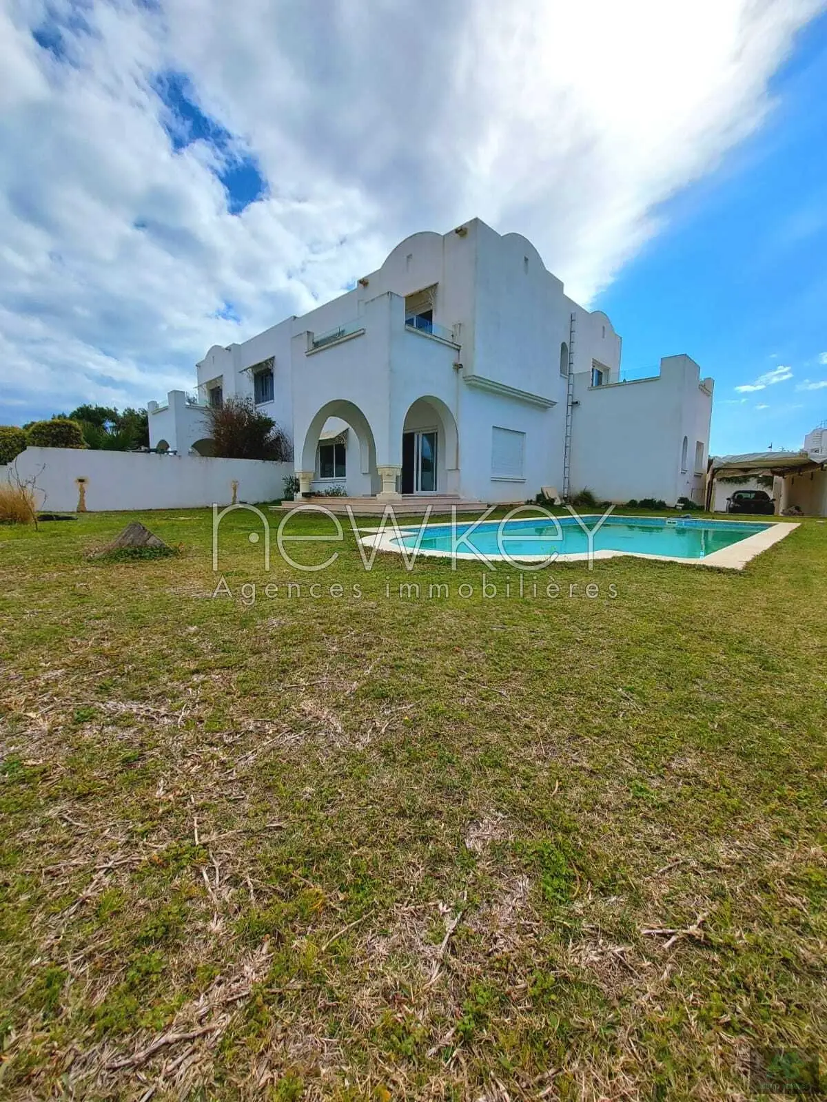 Belle villa s+3 à Gammarth