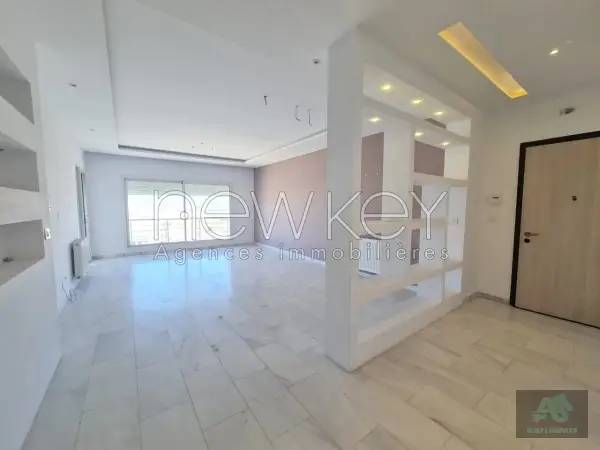 S+3 avec chambre de service à vendre aux jardins de Carthage