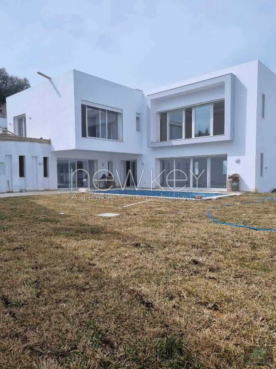 Belle villa s+6 à Gammarth
