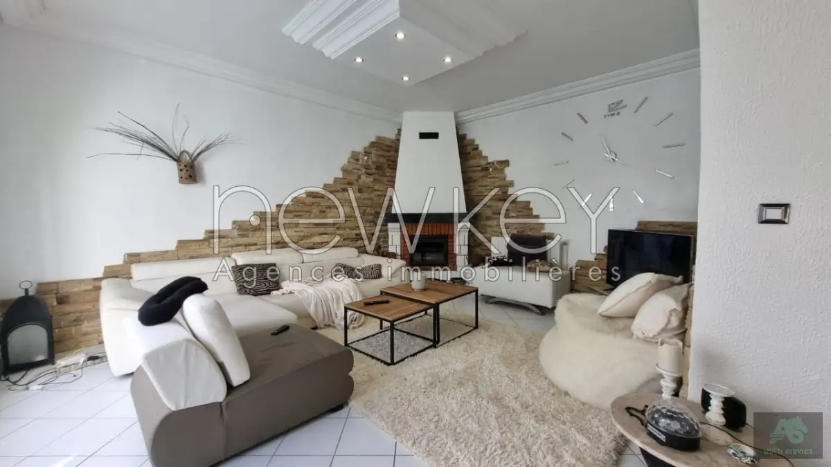 Triplex S+4 avec piscine
