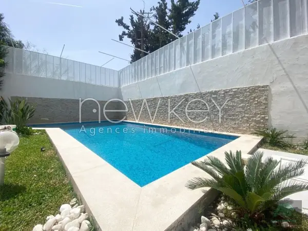 Villa avec piscine à louer aux Berges du Lac 1