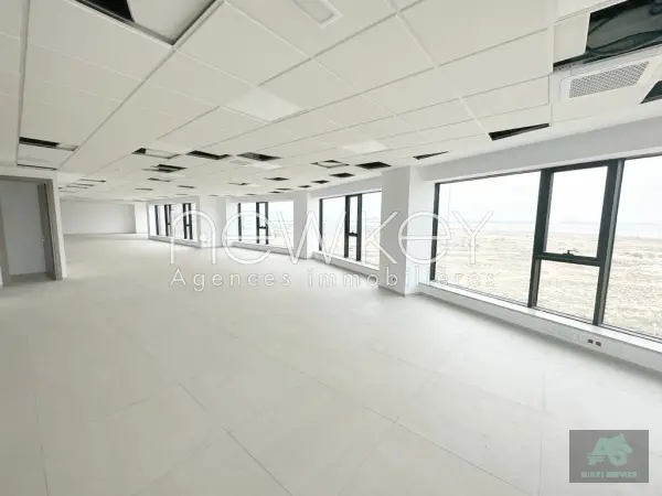 Etage de bureaux de 850m² à louer aux Berges du Lac