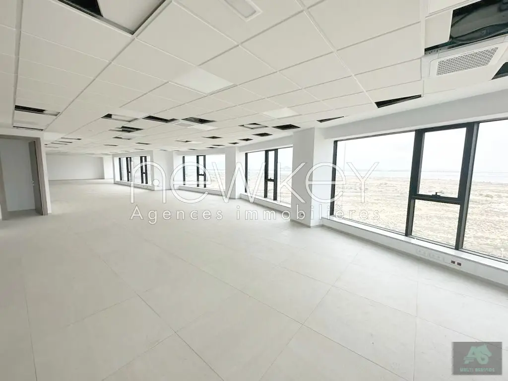 Etage de bureaux de 850m² à louer aux Berges du Lac
