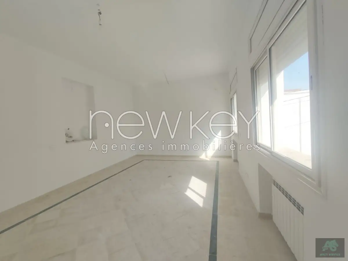 Un Appartement S+4 à louer à La Soukra