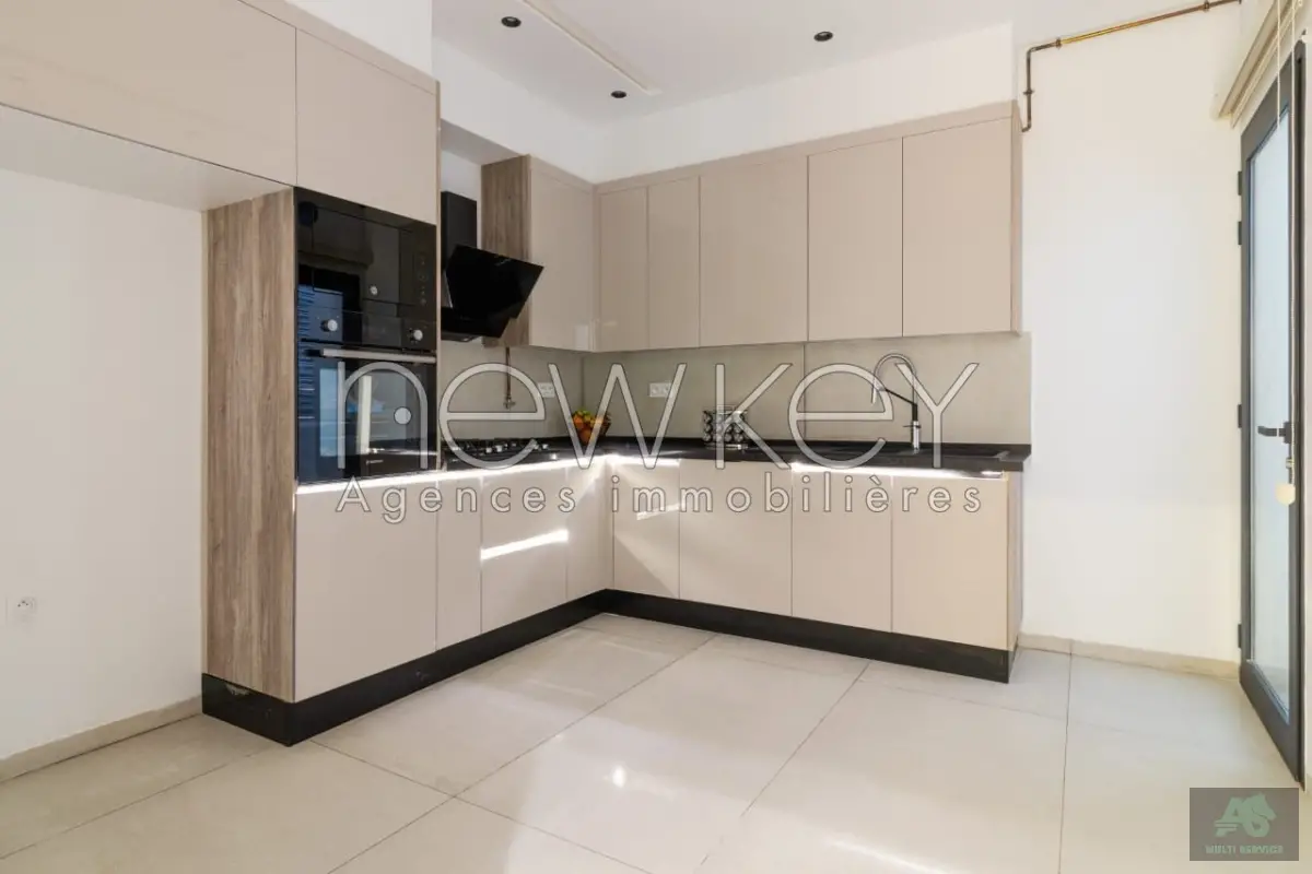 Un Bel Appartement S+2 à vendre à La Soukra