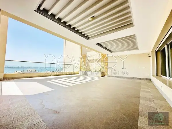 Penthouse vue sur lac à louer au Lac 2