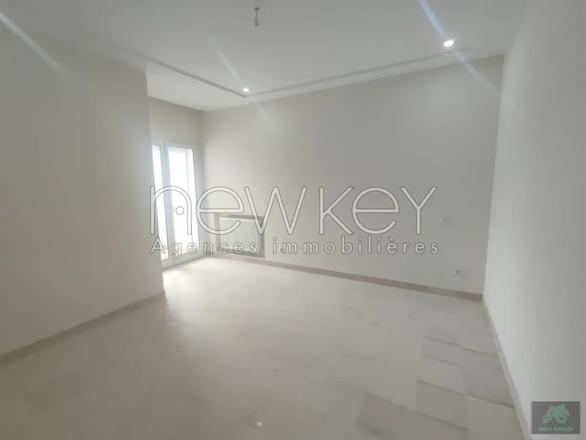 Un Appartement S+3 avec jardin à La Soukra